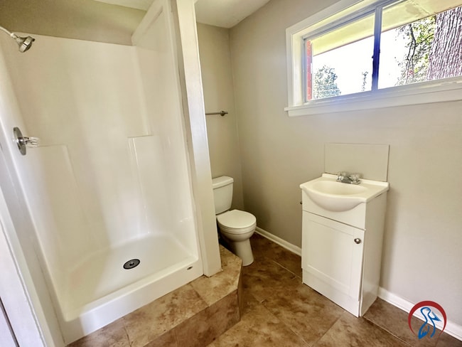 Building Photo - Garden District 3 bed 2 bath Home | Pelica...