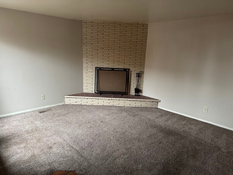 Livingroom/Fireplace - 2059 N 250 W