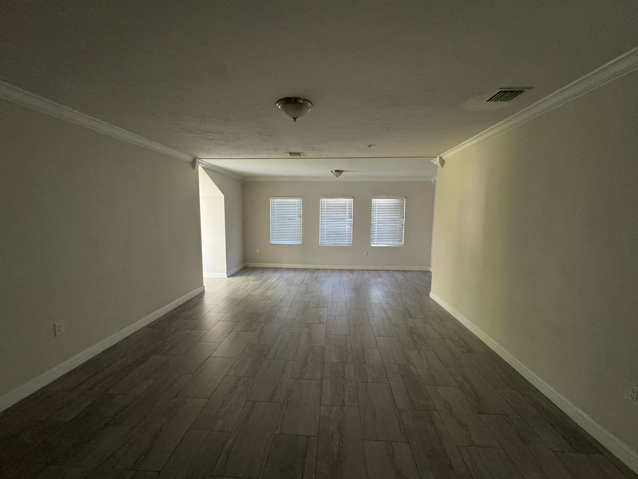 Building Photo - 934 SW 8th Ct
