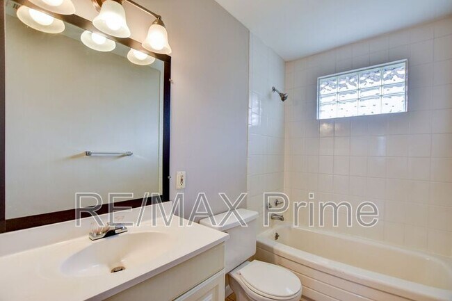 Building Photo - 511 Stafford St