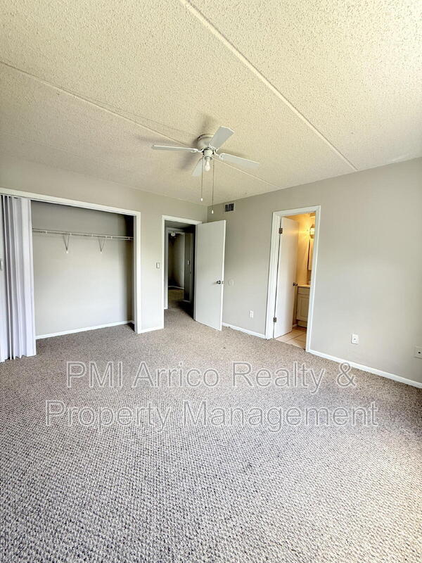 Building Photo - 2812 Somerset Park Dr