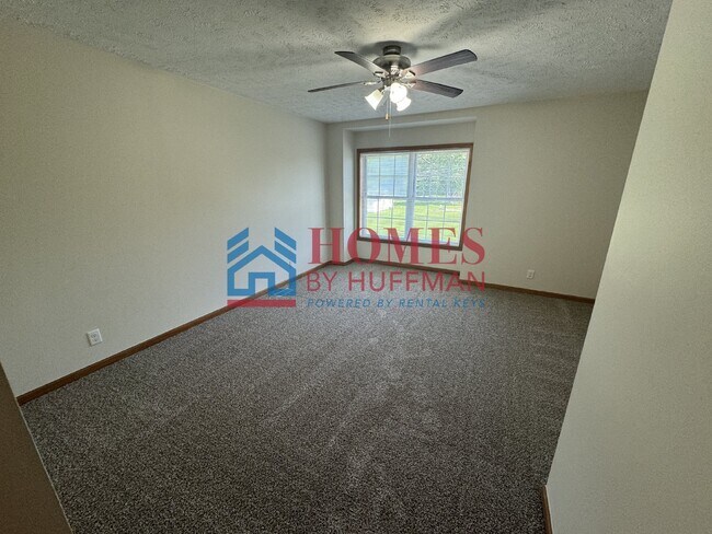 Building Photo - Three Bedroom Townhouse | Two Bath | Chandler