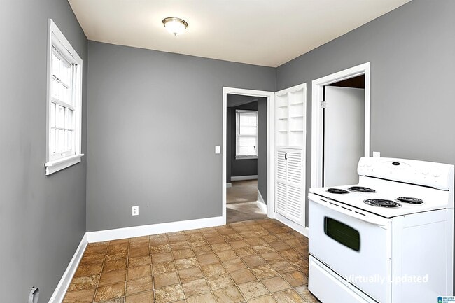 Building Photo - 500 15th Ave NW