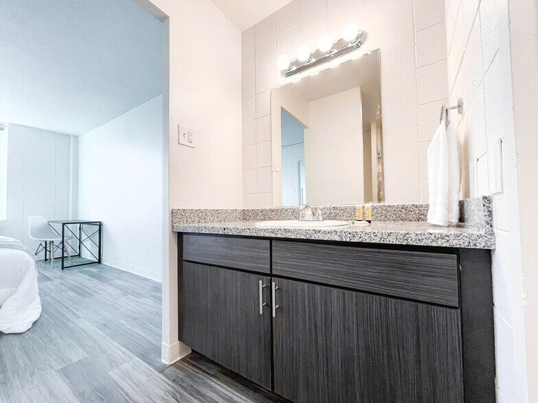 Building Photo - 2515 Burnet Ave