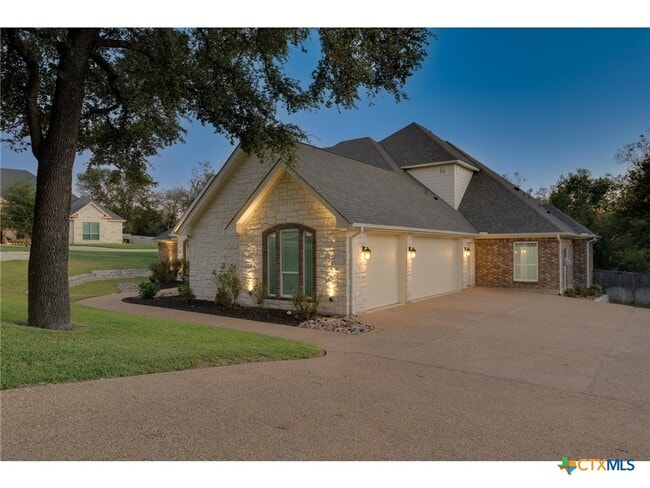 Building Photo - 1729 Las Lomas Ct