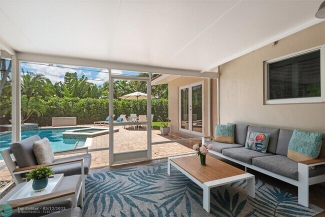 Building Photo - 2625 NW 5th Ave