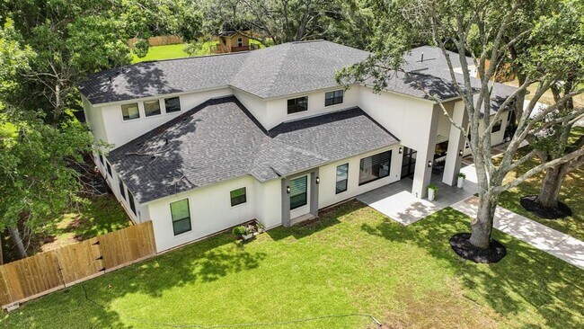 Building Photo - 26511 Meadow Ln