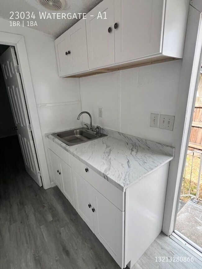 Building Photo - 23034 Watergate-A1