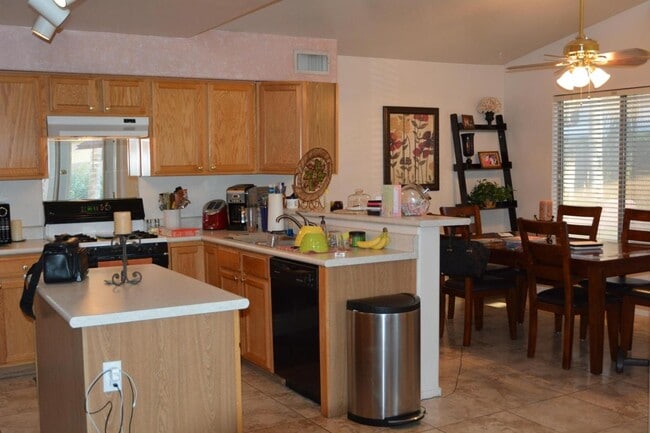 Building Photo - 519 W Douglas Ave