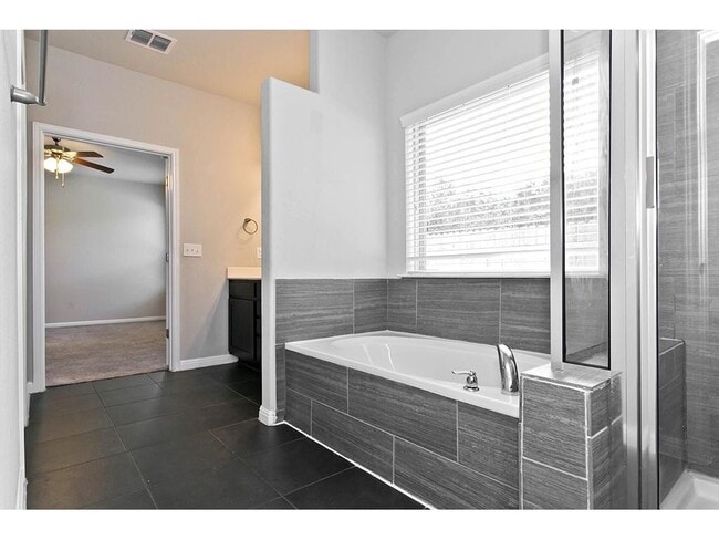 Building Photo - 9802 Tanglemede St