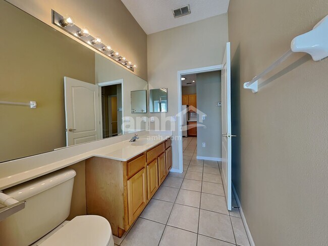 Building Photo - 13712 Lakes Way