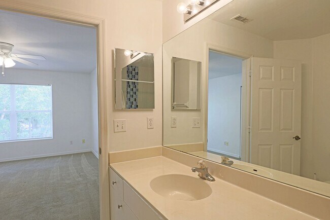 Building Photo - Forest Lake Townhomes 3620-106
