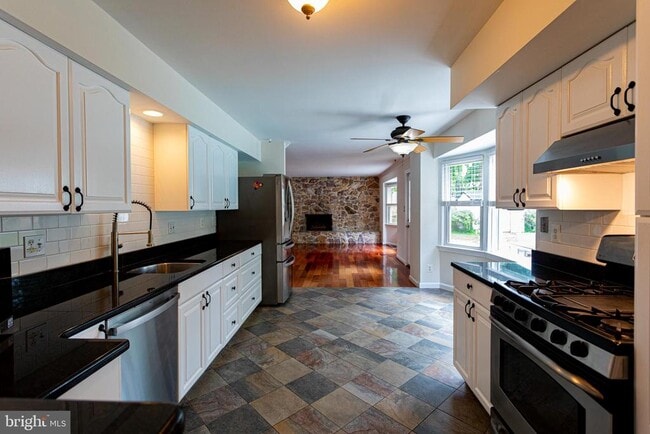 Building Photo - 14912 Emory Ln