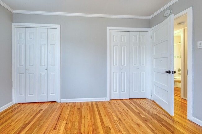 Building Photo - Oak Ridge 37830 - 3 bedroom 1 bath home - Contact Xavier Garcia 865-333-0726