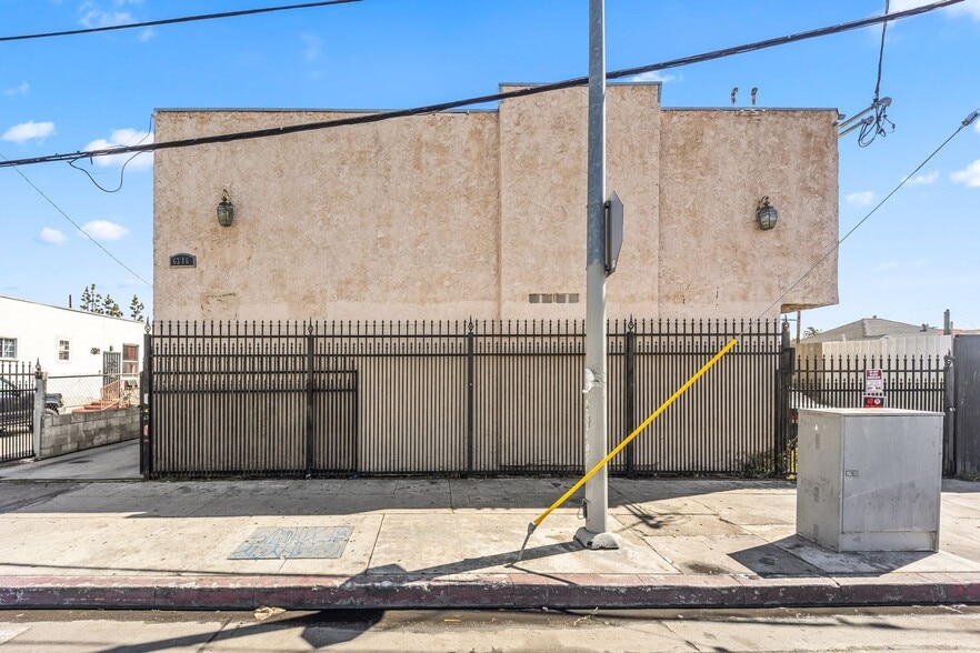 Building Photo - 6316 S Vermont Ave