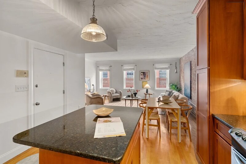 Building Photo - 156 Prince St