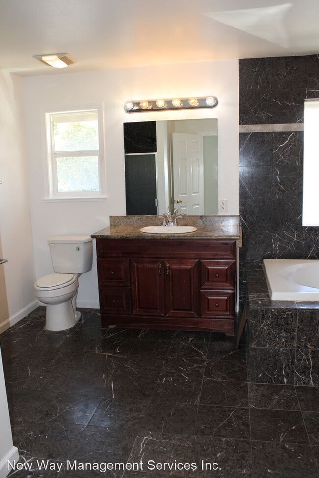 Building Photo - 5 br, 3 bath House - 209 Rossi Avenue, Unit A