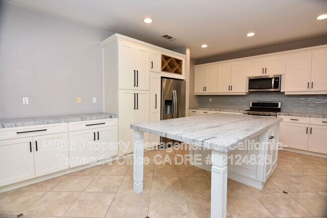 Building Photo - 31824 Via Del Paso