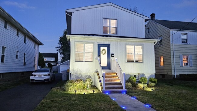 Building Photo - 84 Center Ave