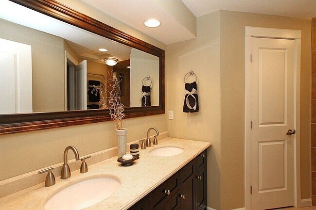 Building Photo - 4bd/2.5ba Bellevue Home