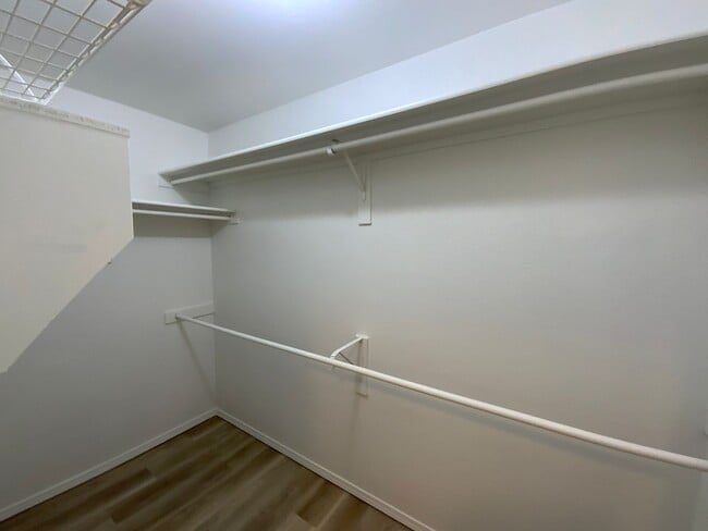 Building Photo - 3 Bedroom Single Story Home Available Near...