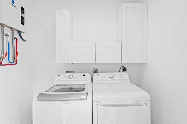 Building Photo - 1932 Lake St