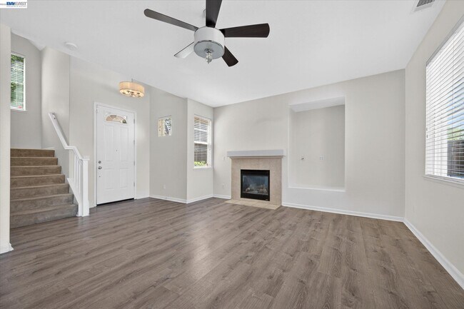 Building Photo - 244 Balsam St