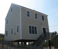 Building Photo - 2 Sandy Way