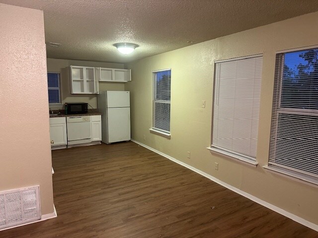 Building Photo - 8305 Garcreek Cir
