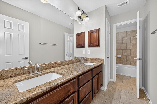 Building Photo - 50 Vershire Cir