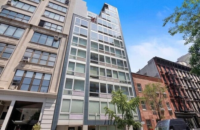 Building Photo - 245 W 19th St