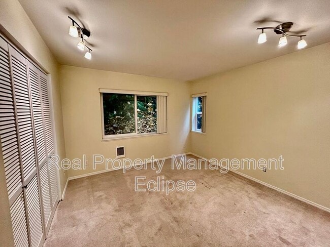 Building Photo - 5000 NW Village Park Dr