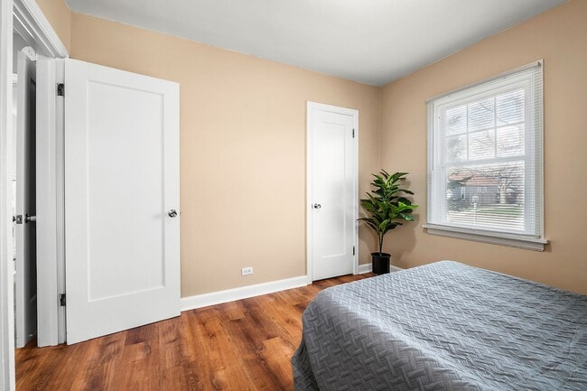 Building Photo - Updated 3-Bedroom, 2-Bath Home in the Hear...