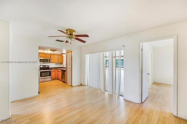 Building Photo - 915 SE 20th St