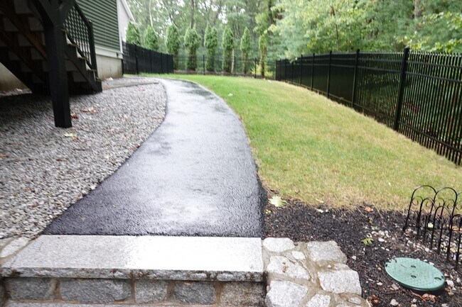 Building Photo - 4 Mill Pond LN