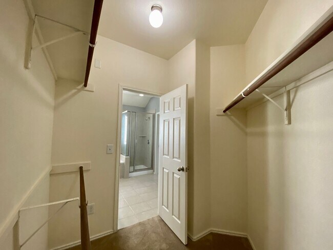 Building Photo - 466 Eagle Brook Ln