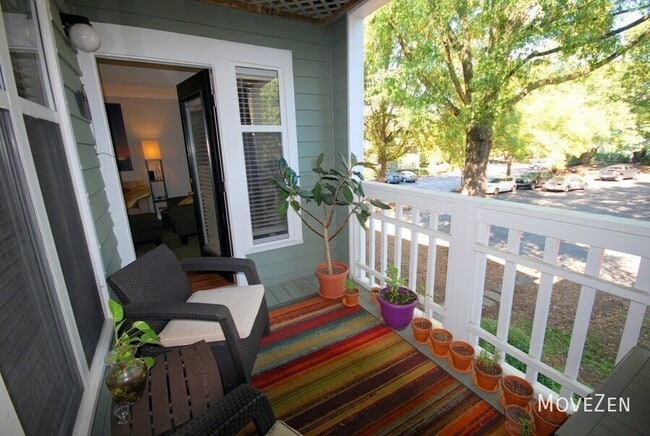 Building Photo - 1221 Westview Ln