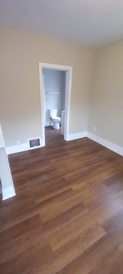 Building Photo - ** Move in Special ** Recently Remodeled 2-Bedroom, 2-Bathroom Home – $1,100/Month - Accepting Se...