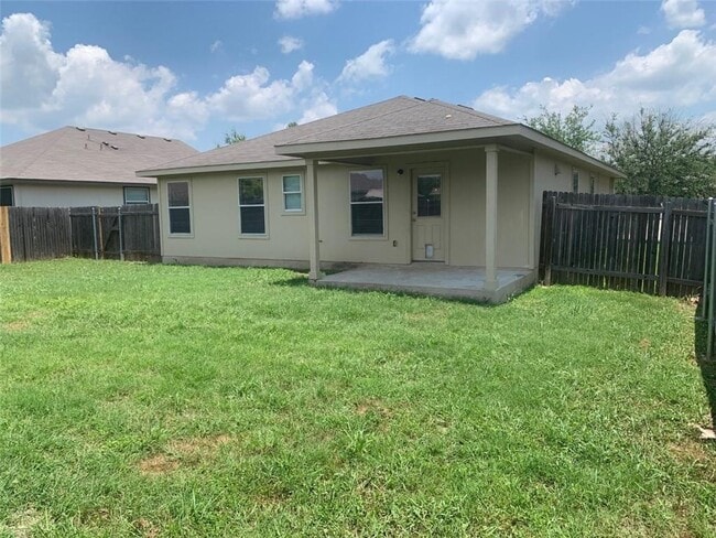 Building Photo - 411 Quail Hollow Dr