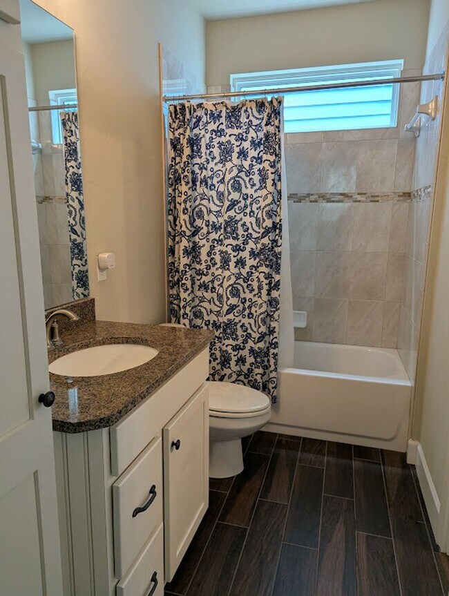 Building Photo - Townsend - 3 Bed 3 Bath Townhome