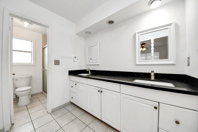 Building Photo - 6230 Grandvale Dr