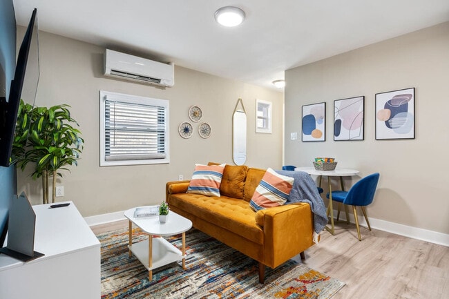 Building Photo - 1009 Front St