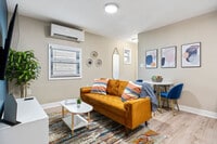 Building Photo - 1009 Front St