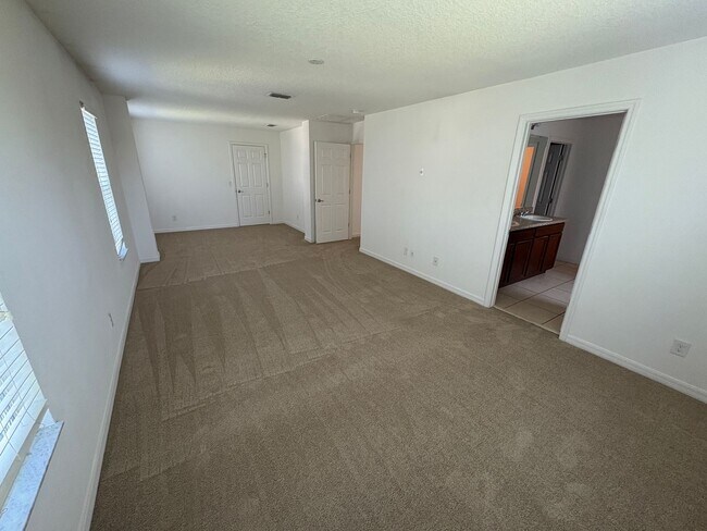 Building Photo - LARGE// Brand New 4/3.5 Bedroom Home in Br...