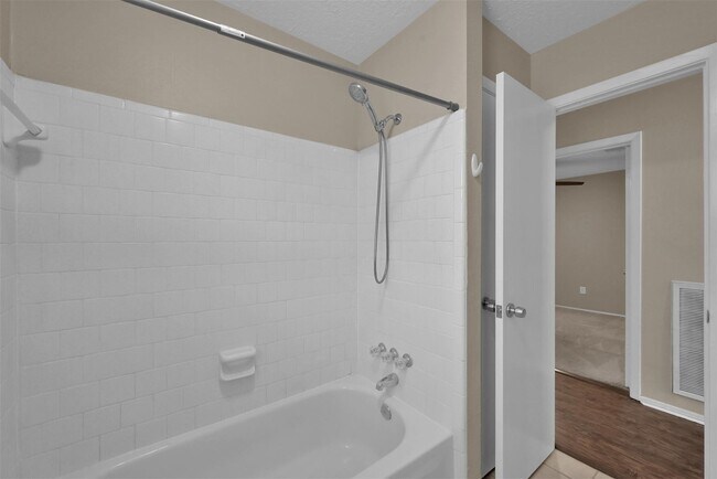 Building Photo - 16858 Gleneagle Dr N