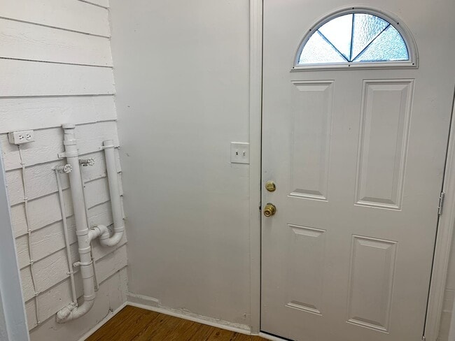 Building Photo - Four Seasons Area, 3 Bedrooms Plus Office, Fire Place, Convenient to Mall & Interstates.