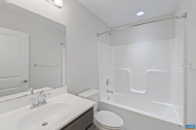 Building Photo - 4 Bedroom 3.5 Bathroom Townhouse with 2 Car Garage - Brownsville Elementary School District