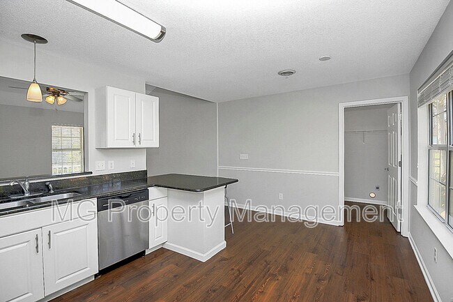 Building Photo - 141 Brookshire Dr