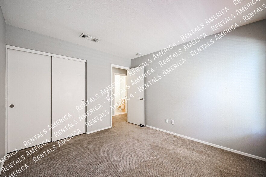 Building Photo - 7471 W Lone Cactus Dr