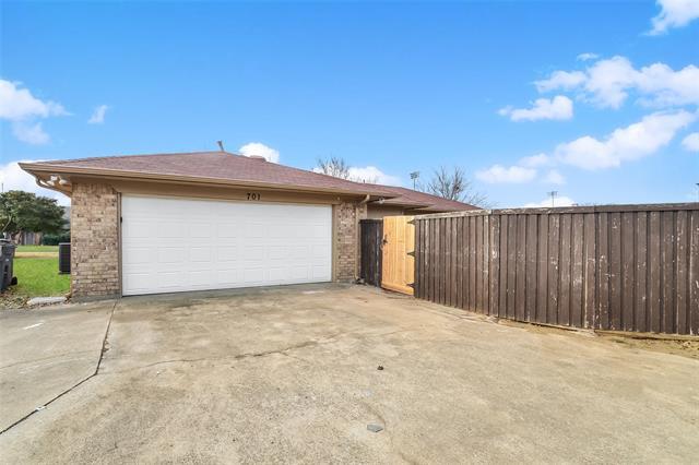 Building Photo - 701 Willow Brook Dr